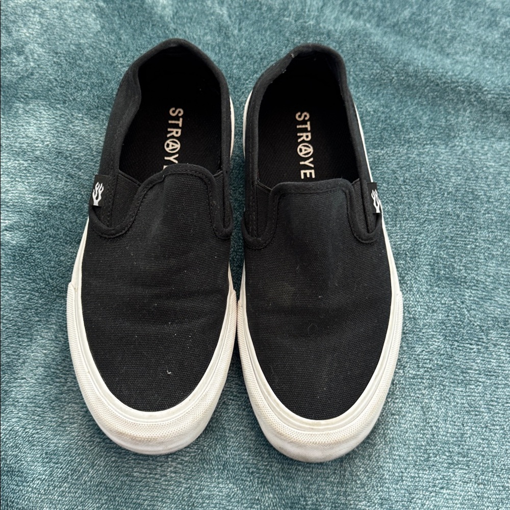Straye Black Slip-On Sneakers